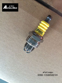 Chine Petite bougie d&#039;allumage de tronçonneuse d&#039;OEM avec le jaune de 2 électrodes pour la tondeuse à gazon distributeur